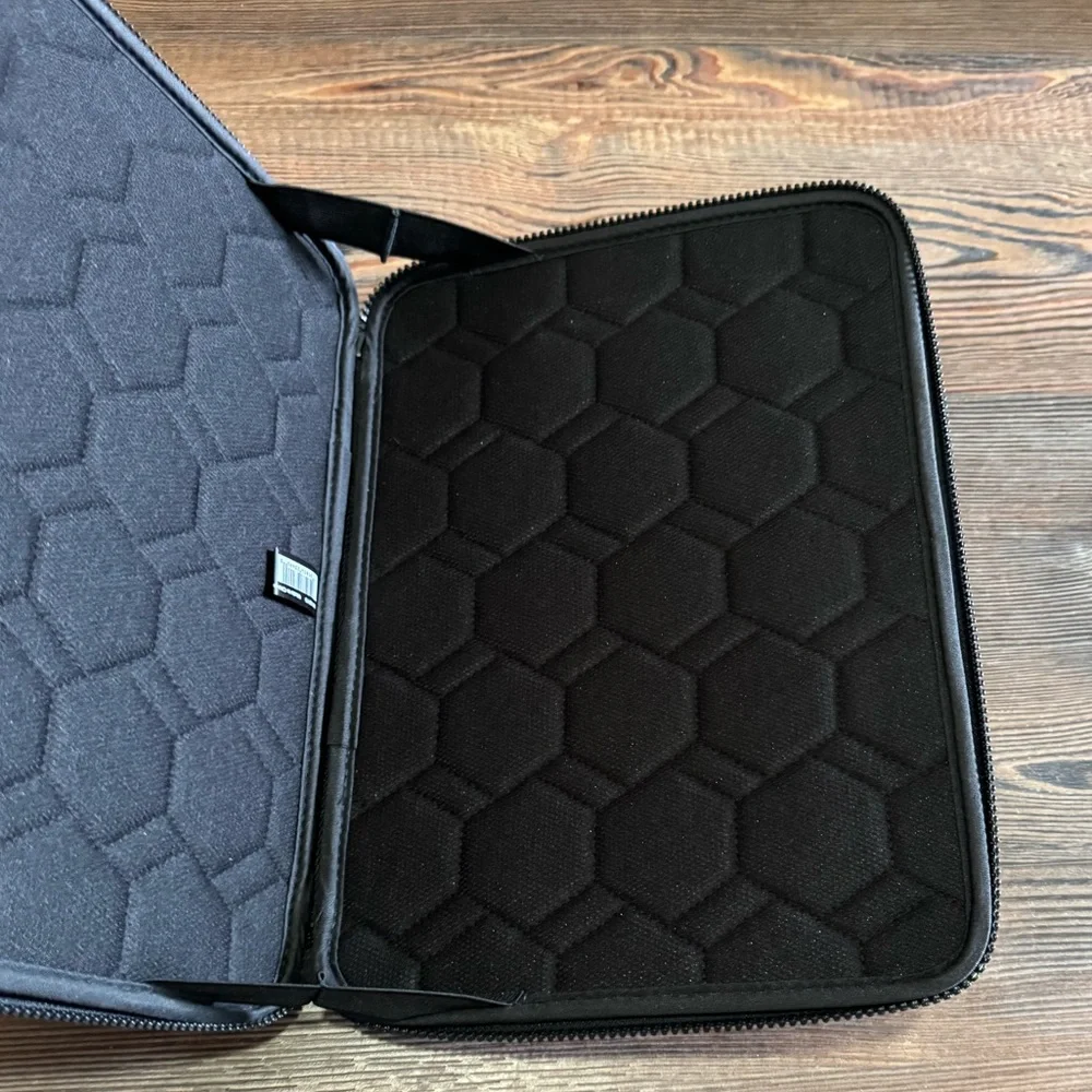 Thule Hard Sided Laptop/Tablet Case
